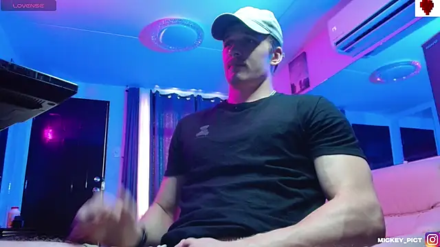 Snapshot of mickeypict chatting on 11.08.25 mickeypict online show from 11.08.25