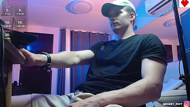 Snapshot of mickeypict chatting on 11.10.25 mickeypict online show from 11.10.25