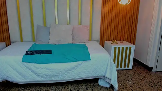 Snapshot of love_mommy chatting on 03.19.25 love mommy online show from 03.19.25