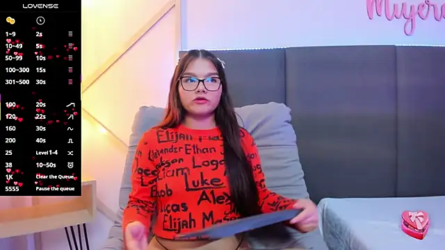 Snapshot of SophieHarris_ chatting on 03.07.25 SophieHarris online show from 03.07.25