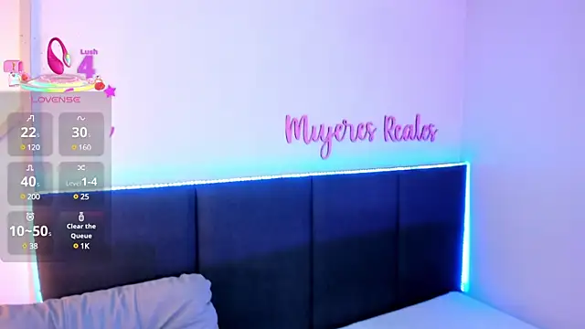 Snapshot of SophieHarris_ chatting on 03.12.25 SophieHarris online show from 03.12.25