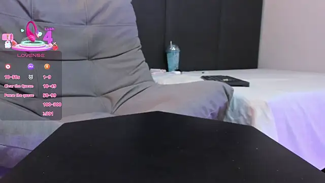 Snapshot of SophieHarris_ chatting on 09.11.25 SophieHarris online show from 09.11.25