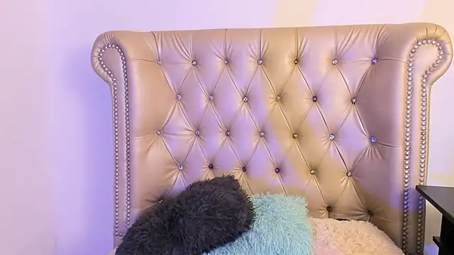 AlexaFoxy18 online show from 02.20.25