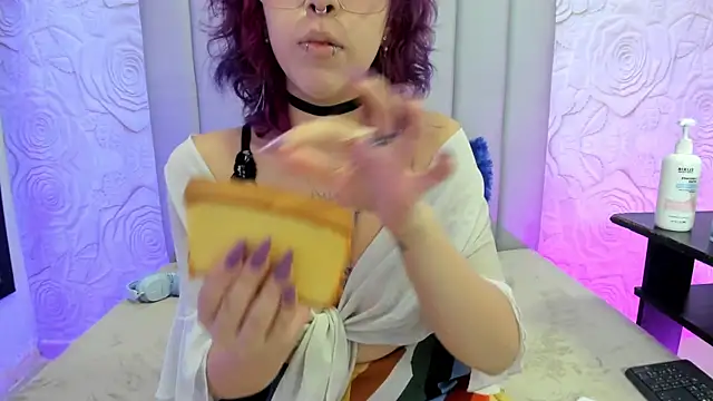 Snapshot of AlexaFoxy18 chatting on 04.23.26 AlexaFoxy18 online show from 04.23.26