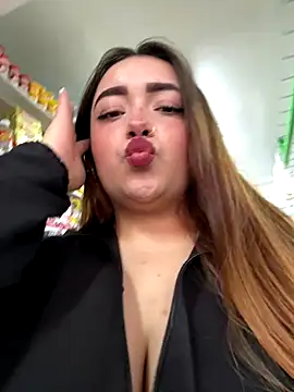 Snapshot of Tatiana_O chatting on 10.21.25 Tatiana O online show from 10.21.25