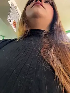 Snapshot of Tatiana_O chatting on 11.11.25 Tatiana O online show from 11.11.25