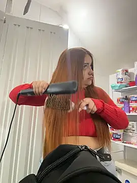 Snapshot of Tatiana_O chatting on 12.14.25 Tatiana O online show from 12.14.25