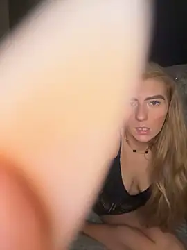 Snapshot of Summer_Paige chatting on 10.12.25 Summer Paige online show from 10.12.25