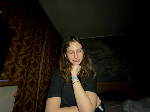 Snapshot of Eva_Angel3 chatting on 12.13.25 Eva Angel3 online show from 12.13.25