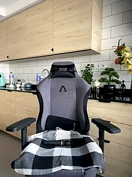 Snapshot of brazilianbbinuk chatting on 10.28.25 brazilianbbinuk online show from 10.28.25