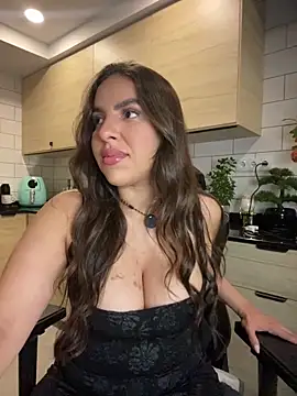 Snapshot of brazilianbbinuk chatting on 11.14.25 brazilianbbinuk online show from 11.14.25