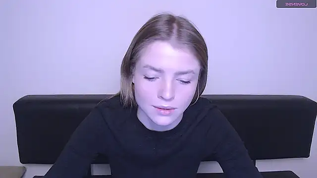 MissOliviaa  online show from 12.15.24