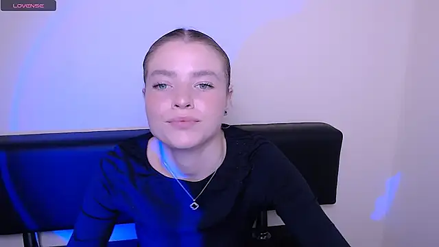 MissOliviaa  online show from 10.28.25