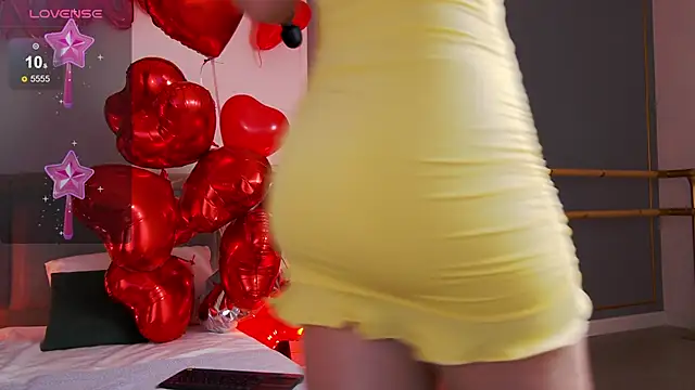 Snapshot of Smiley_Mia chatting on 02.13.25 Smiley Mia online show from 02.13.25