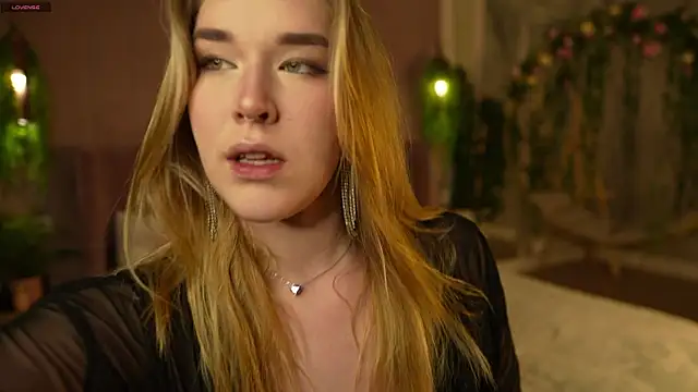 Smiley Mia online show from 11.05.25