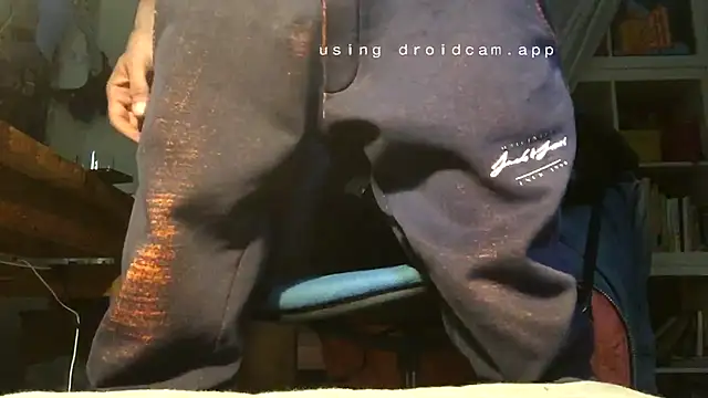 Snapshot of otikatseikaip3r chatting on 10.18.25 otikatseikaip3r online show from 10.18.25