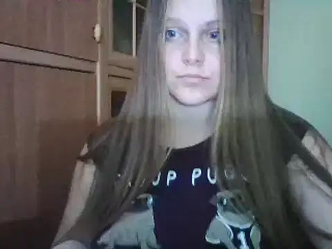 Snapshot of Evasapples chatting on 12.08.24 Evasapples online show from 12.08.24