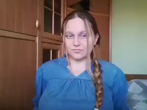 Snapshot of Evasapples chatting on 12.13.24 Evasapples online show from 12.13.24