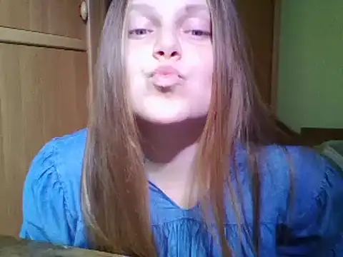 Snapshot of Evasapples chatting on 12.13.24 Evasapples online show from 12.13.24