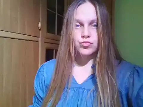 Snapshot of Evasapples chatting on 12.13.24 Evasapples online show from 12.13.24