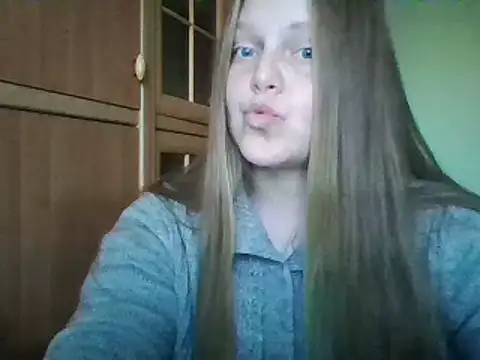 Snapshot of Evasapples chatting on 12.14.24 Evasapples online show from 12.14.24