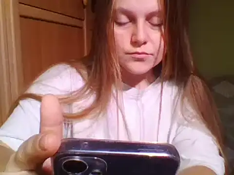 Snapshot of Evasapples chatting on 12.22.24 Evasapples online show from 12.22.24