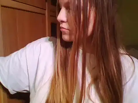 Snapshot of Evasapples chatting on 12.22.24 Evasapples online show from 12.22.24