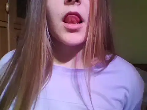 Snapshot of Evasapples chatting on 12.23.24 Evasapples online show from 12.23.24