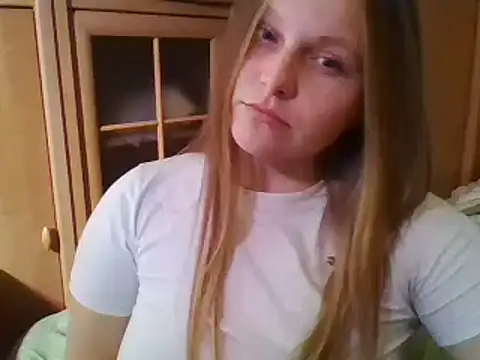 Snapshot of Evasapples chatting on 12.29.24 Evasapples online show from 12.29.24