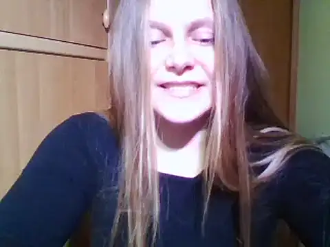 Snapshot of Evasapples chatting on 01.03.25 Evasapples online show from 01.03.25