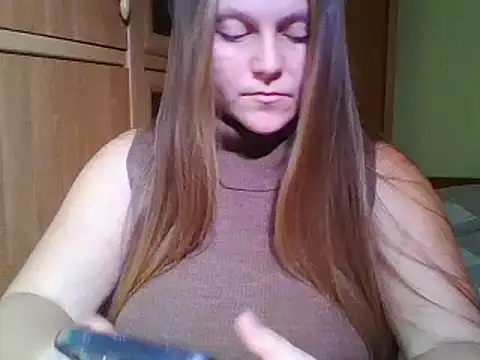 Snapshot of Evasapples chatting on 01.04.25 Evasapples online show from 01.04.25