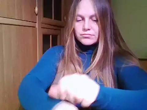 Snapshot of Evasapples chatting on 01.05.25 Evasapples online show from 01.05.25