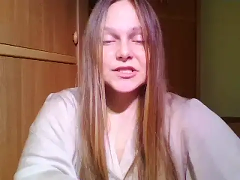 Snapshot of Evasapples chatting on 01.05.25 Evasapples online show from 01.05.25