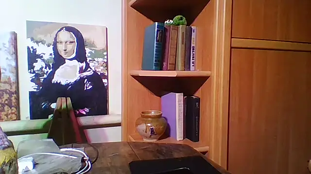 Snapshot of Evasapples chatting on 01.08.25 Evasapples online show from 01.08.25