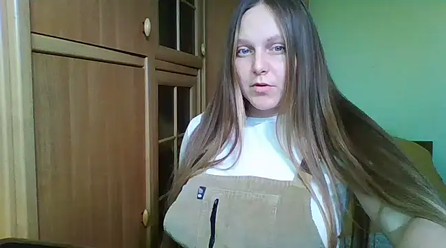 Snapshot of Evasapples chatting on 01.09.25 Evasapples online show from 01.09.25