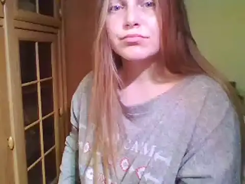 Snapshot of Evasapples chatting on 02.01.25 Evasapples online show from 02.01.25