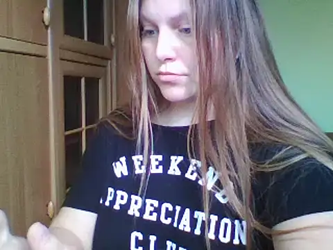 Snapshot of Evasapples chatting on 02.02.25 Evasapples online show from 02.02.25