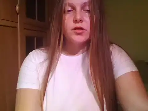 Snapshot of Evasapples chatting on 02.02.25 Evasapples online show from 02.02.25