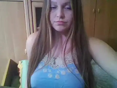 Snapshot of Evasapples chatting on 02.06.25 Evasapples online show from 02.06.25