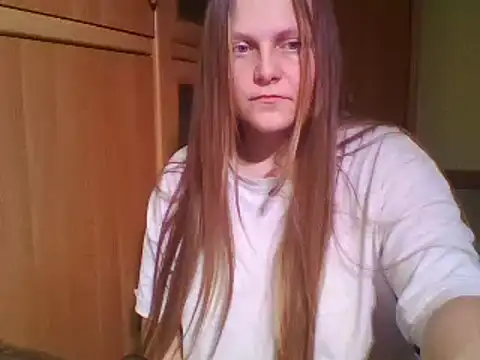 Snapshot of Evasapples chatting on 02.08.25 Evasapples online show from 02.08.25