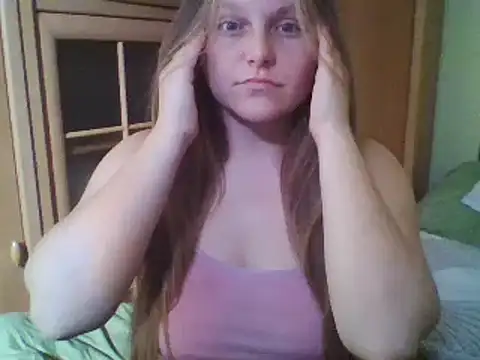 Snapshot of Evasapples chatting on 02.09.25 Evasapples online show from 02.09.25