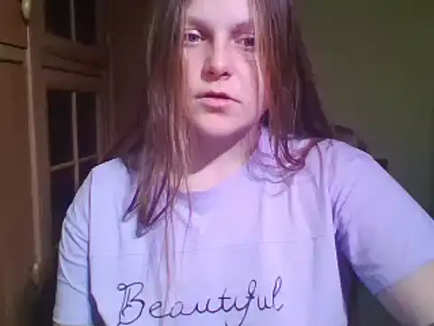 Snapshot of Evasapples chatting on 02.09.25 Evasapples online show from 02.09.25