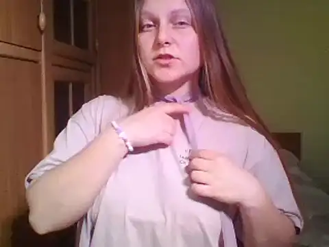 Snapshot of Evasapples chatting on 02.11.25 Evasapples online show from 02.11.25