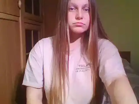 Snapshot of Evasapples chatting on 02.11.25 Evasapples online show from 02.11.25