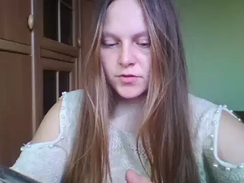 Snapshot of Evasapples chatting on 02.13.25 Evasapples online show from 02.13.25