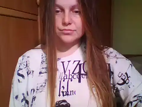 Snapshot of Evasapples chatting on 02.14.25 Evasapples online show from 02.14.25