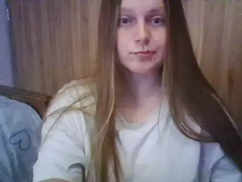 Snapshot of Evasapples chatting on 02.20.25 Evasapples online show from 02.20.25