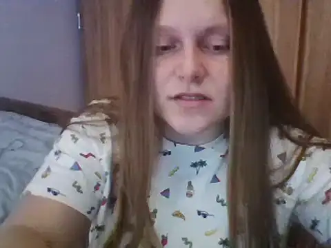 Snapshot of Evasapples chatting on 02.21.25 Evasapples online show from 02.21.25