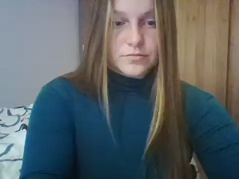 Snapshot of Evasapples chatting on 02.23.25 Evasapples online show from 02.23.25