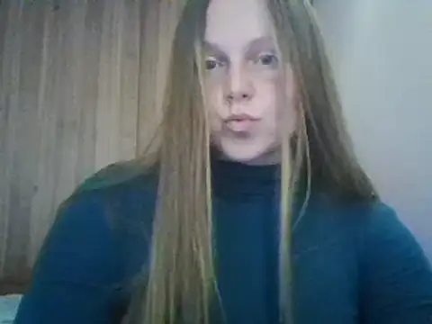 Snapshot of Evasapples chatting on 03.02.25 Evasapples online show from 03.02.25